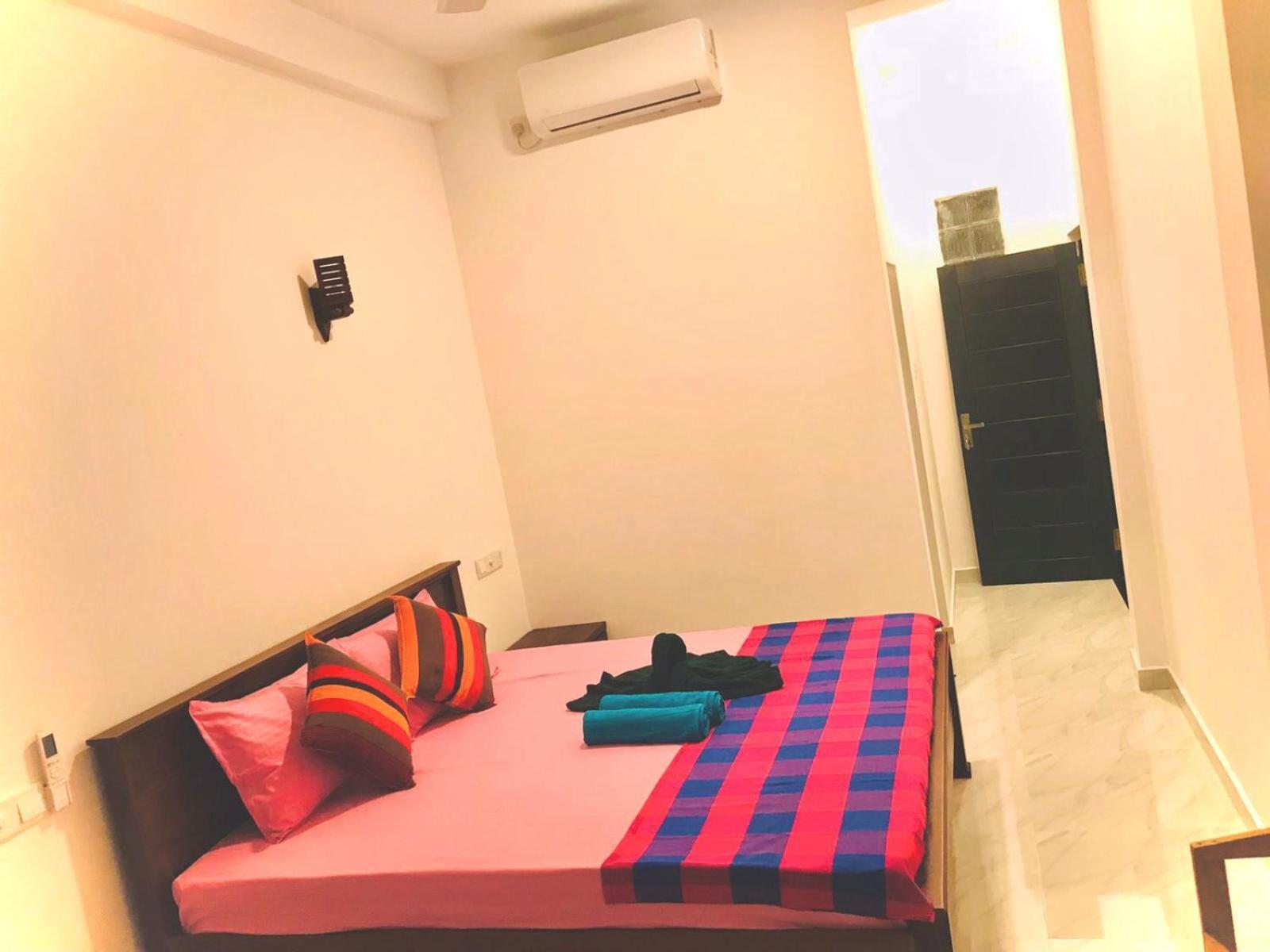 Navodya Guest Mirissa Hotel Bagian luar foto